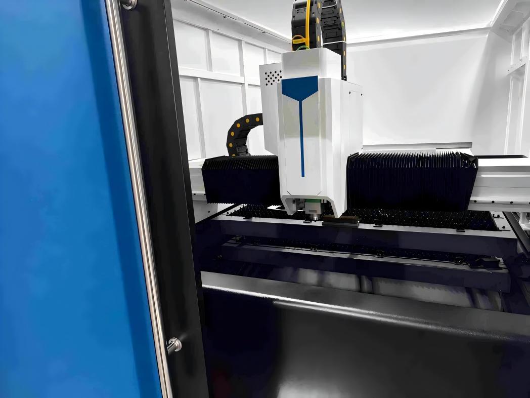 Pro 3015 cutting cell close-up