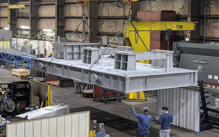 Manufacturing floor with multiple fabrication stations